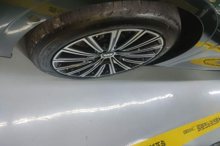 Used Geely Galaxy 8 2025 130km EM-P Starship Edition Left Front Wheel Hub