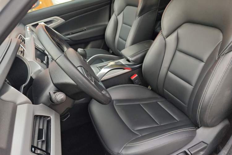 Used Geely Auto Emgrand X7 Sport 2016 2.0L Manual ZhiShang Version
