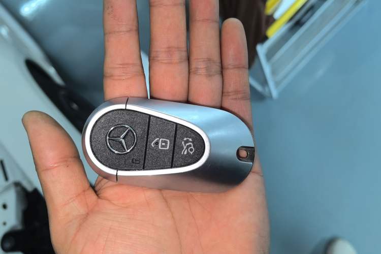 Used Mercedes-Benz C-Class 2023 Restyled C 260 L Sport Edition Vehicle Key