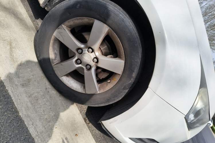 Used Chevrolet Cruze 2012 1.6L SL Grand Edition Manual Transmission Right Front Wheel Hub