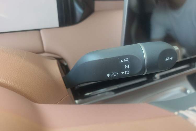 Used Wuling Bingo S 2025 Model 325km Flagship Edition Gear Lever