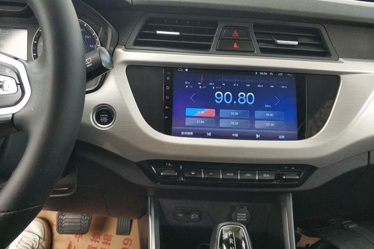 Used Geely Auto Vision X3 2019 Upgraded Model 1.5L CVT Prestige Version Audio And AC Panel