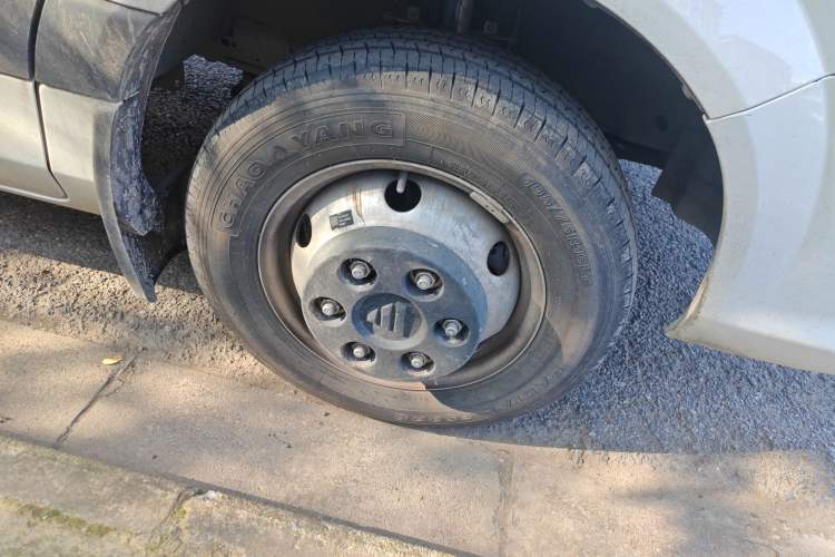 Used Foton Toano 2024 Joy Elephant Multi-Function Model Cummins 2.8T Manual Long Wheelbase Ultra-High Roof with Rear Dual Tires and 7 Seating Capacity Right Front Wheel Hub