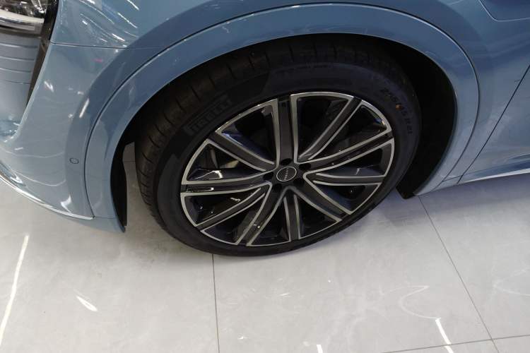 Used Hima Luxeed R7 2024 All-Electric 667 km Max