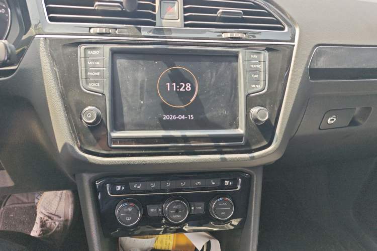 Used Volkswagen Tiguan L 2017 330TSI Automatic Two-Wheel Drive Flagship Edition Audio And AC Panel