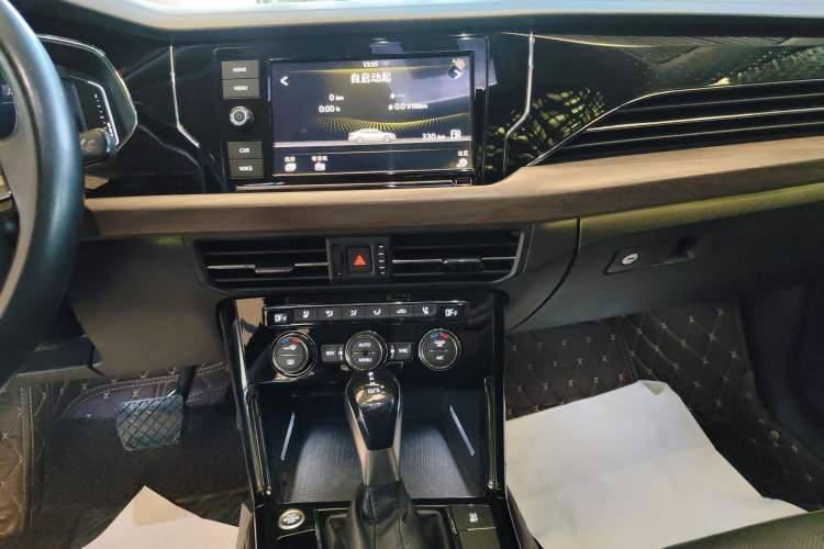 Used Volkswagen Passat 2019 330TSI Luxury Edition China VI Standard
