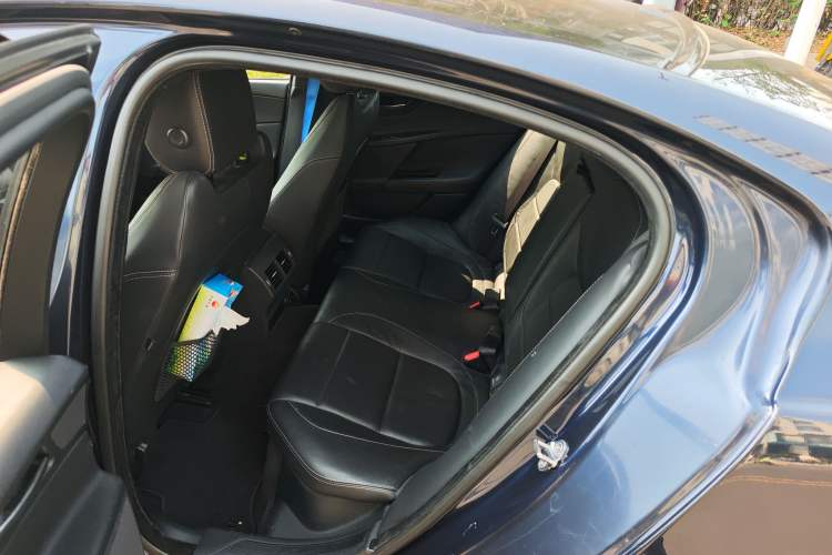 Used Jaguar XE 2017 3.0 SC 340 PS S