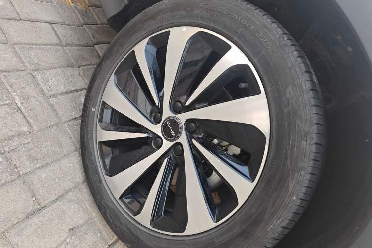 Used BYD Song PLUS New Energy 2024 HONOR Edition DM-i 150km Flagship PLUS Right Front Wheel Hub
