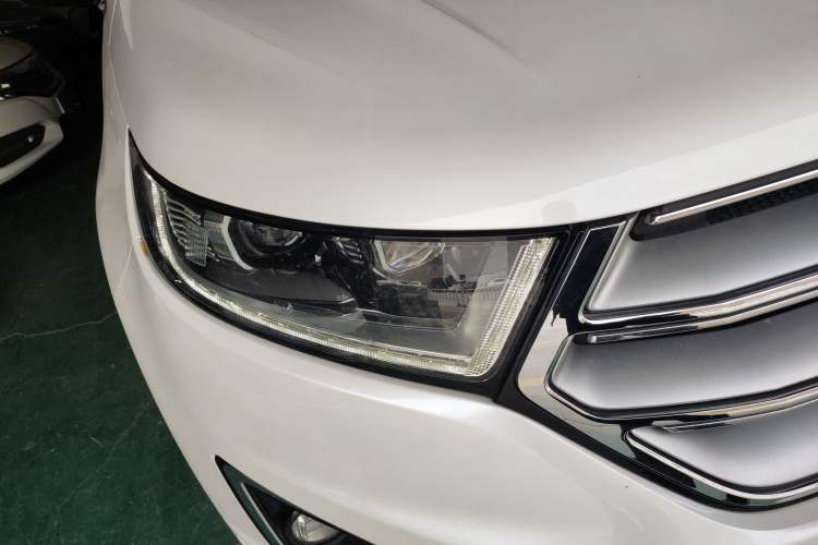 Used Ford Edge 2016 EcoBoost 245 Four-Wheel Drive Titanium 7-Seater Right Front Headlight