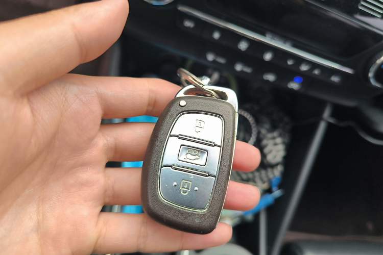 Used Hyundai Tucson 2015 1.6T Dual-Clutch Two-Wheel-Drive Smart Model Vehicle Key