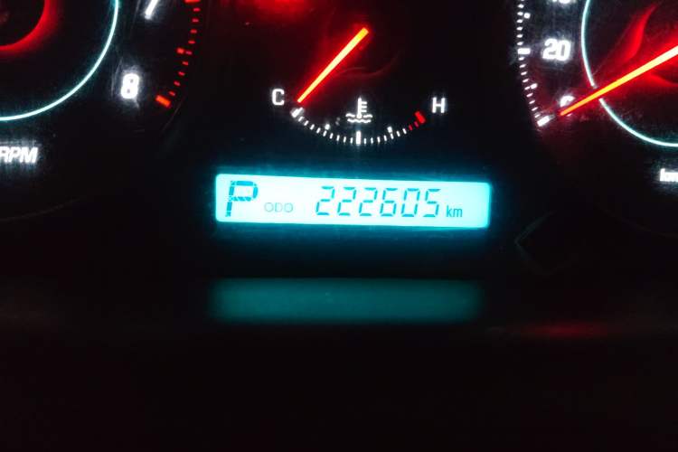 Used Chevrolet Captiva 2014 2.4L Two-Wheel Drive Urban Version 7 Seats Odometer Close Up