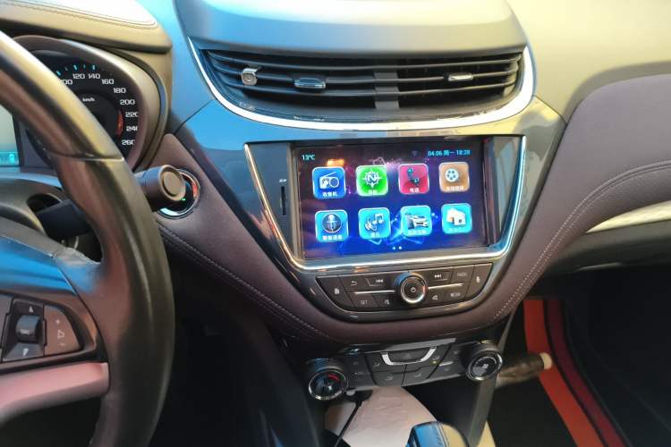 Used Chevrolet Malibu 2016 2.0L Automatic Luxury Edition Audio And AC Panel