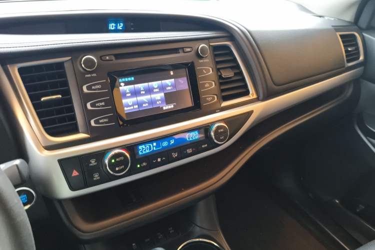 Used Toyota Highlander 2015 2.0T Four-Wheel Drive Luxury Edition 7-Seater Audio And AC Panel