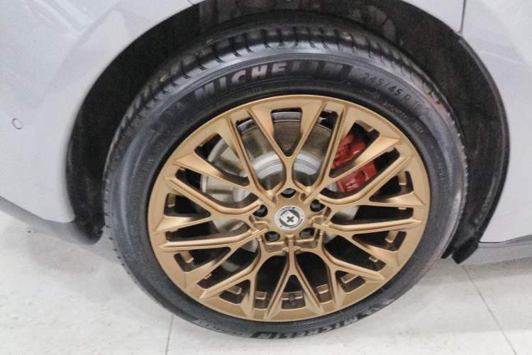 Used Nio ET5T 2023 75 kWh Touring Right Rear Wheel Hub