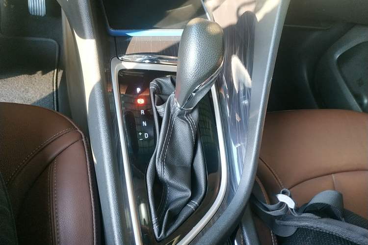 Used Buick GL6 2018 18T 6-Seater Prestige Model Gear Lever