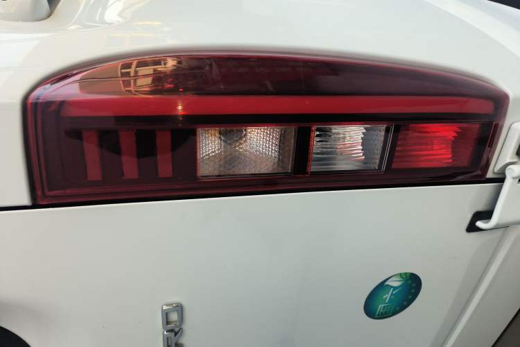 Used SAIC MAXUS Xintu V80 2024 Aoyuntong 6MT Short-Wheelbase Mid-Roof Model 147 Ps 5/6 Seats
