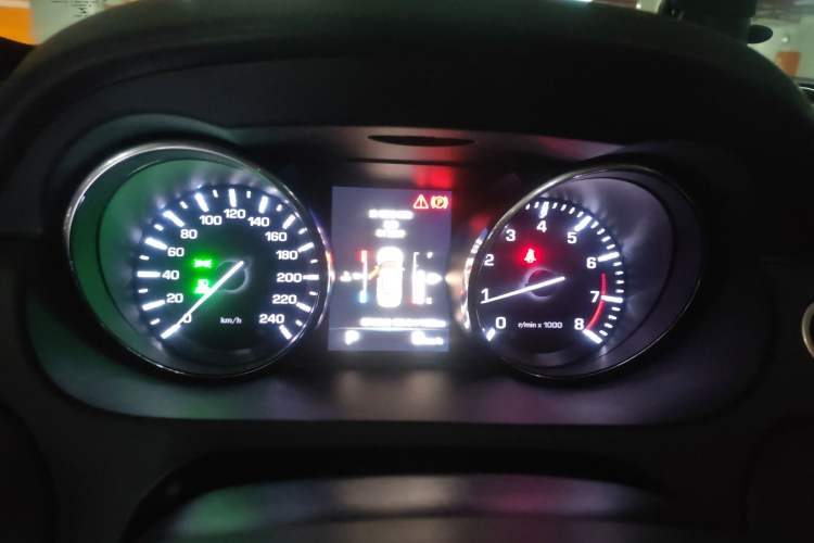 Used Land Rover Discovery Sport 2015 2.0T HSE LUXURY Instrument Cluster