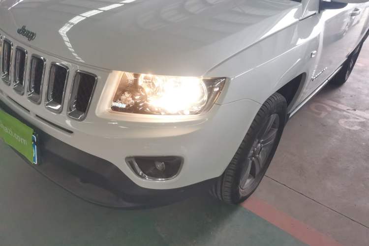 Used Jeep Compass 2014 Revised Version 2.4L Four-Wheel Drive Comfort Edition Left Front Headlight