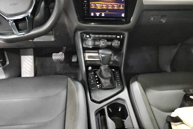 Used Volkswagen Tiguan L 2019 330TSI Automatic Two-Wheel Drive Smart Luxury Version China VI Standard Gear Lever