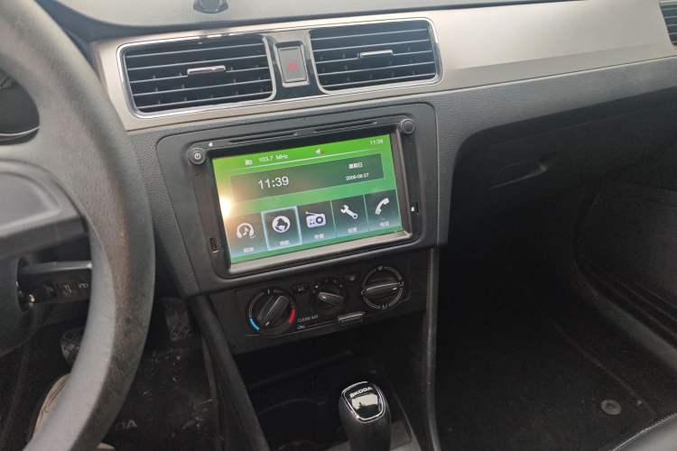 Used Skoda Rapid Spaceback 2016 Revised 1.6L Automatic Chuanxing Version Audio And AC Panel