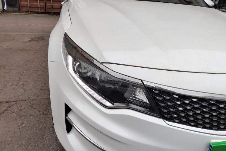 Used Kia K5 2016 2.0L Automatic LUX Right Front Headlight