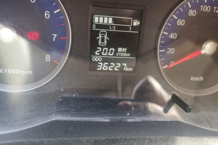 Used Venucia R50 2015 1.6L Manual Fashion Edition
