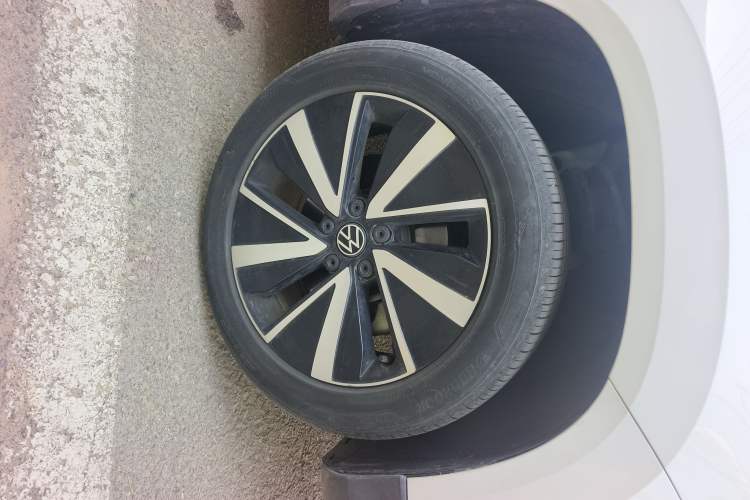 Used Volkswagen Tharu 2023 300TSI Two-Wheel-Drive Moonlight Edition
