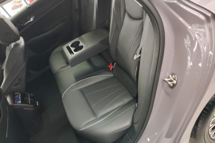 Used Volkswagen Passat 2025 Pro 380TSI Dragon Supreme Edition Left Rear Seat