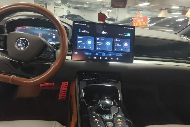 Used BYD Han 2022 EV Genesis Edition 715KM Front-Wheel-Drive Prestige Model Audio And AC Panel