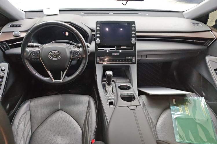 Used Toyota Avalon 2019 2.5L Touring Premium Version China VI Standard Center Console