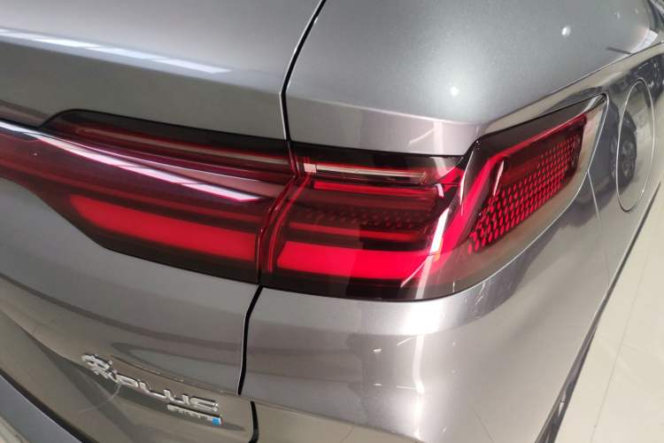 Used BYD Song PLUS New Energy 2025 EV Intelligent Driving Version 520km Premium Model Right Rear Taillight