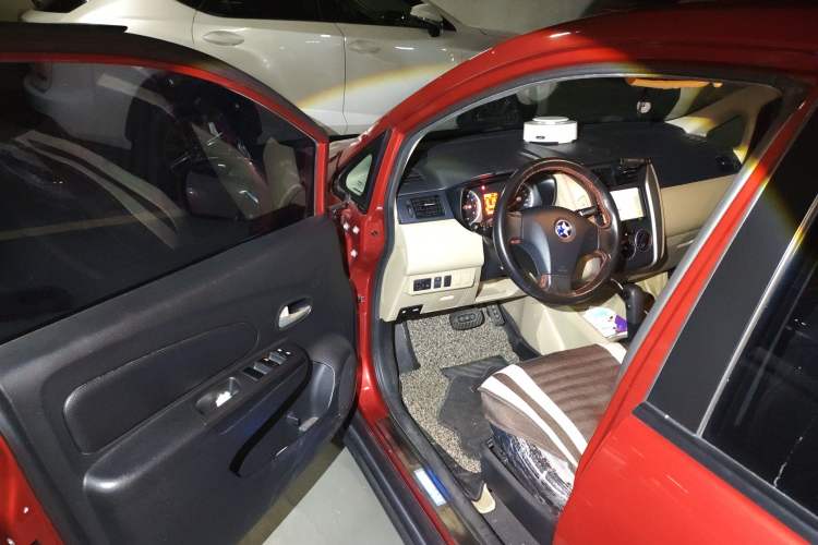 Used Venucia R50 2013 1.6L Automatic Fashion Edition