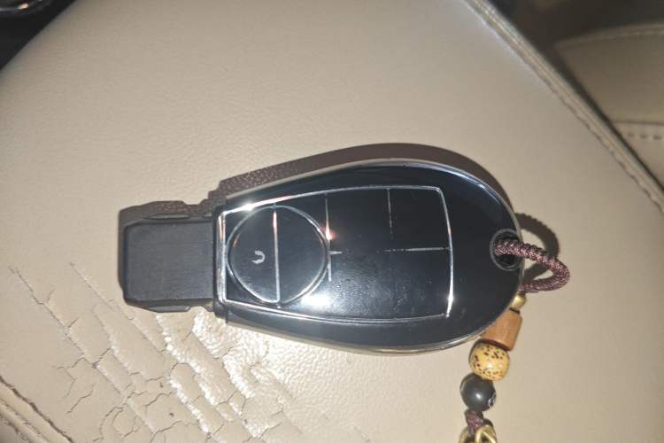 Used Jeep Grand Cherokee 2011 3.6L Luxury Navigation Edition Vehicle Key