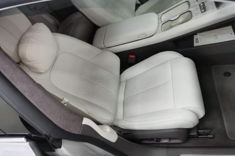 Used Nio ET7 2024 75 kWh Executive Edition Right Front Seat