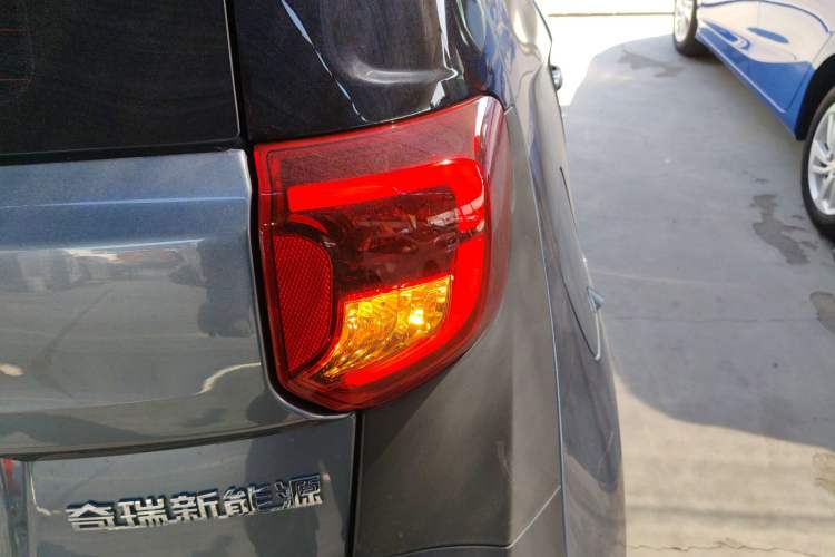 Used Chery QQ Little Ant 2022 Restyled Version Sweet Pink Edition Half-Sugar Version 28.8 kWh 30 kW 301 km Right Rear Taillight