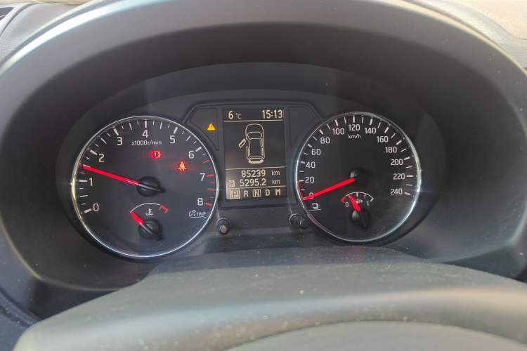 Used Dongfeng Fengdu MX6 2015 2.0L CVT Two-Wheel Drive Dream Edition