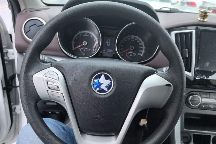 Used Venucia T70X 2015 2.0L CVT SmartFun Sport Edition