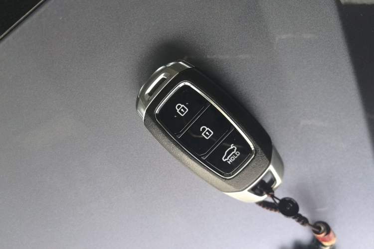 Used Hyundai Elantra 2023 1.5L CVT LUX Prestige Edition
