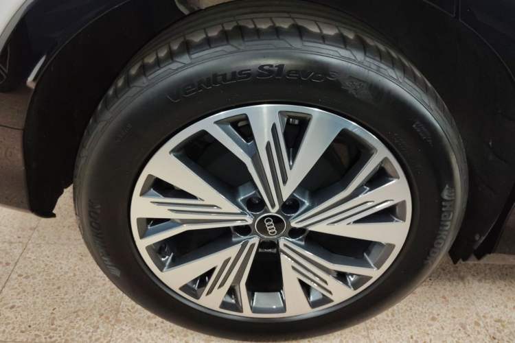 Used Audi Q5 e-tron 2023 40 e-tron Shining Edition Mecha Kit Right Rear Wheel Hub