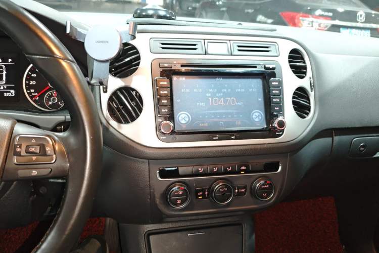 Used Volkswagen Tiguan 2015 1.8TSI Automatic Two-Wheel Drive Comfort Edition Audio And AC Panel