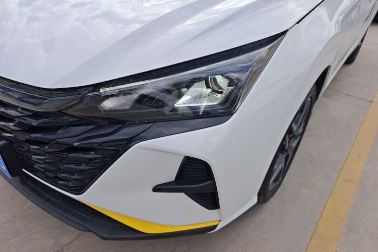 Used Dongfeng Aeolus Yixuan 2023 Mach Edition 1.5T Automatic Pursuit Rider Version Left Front Headlight