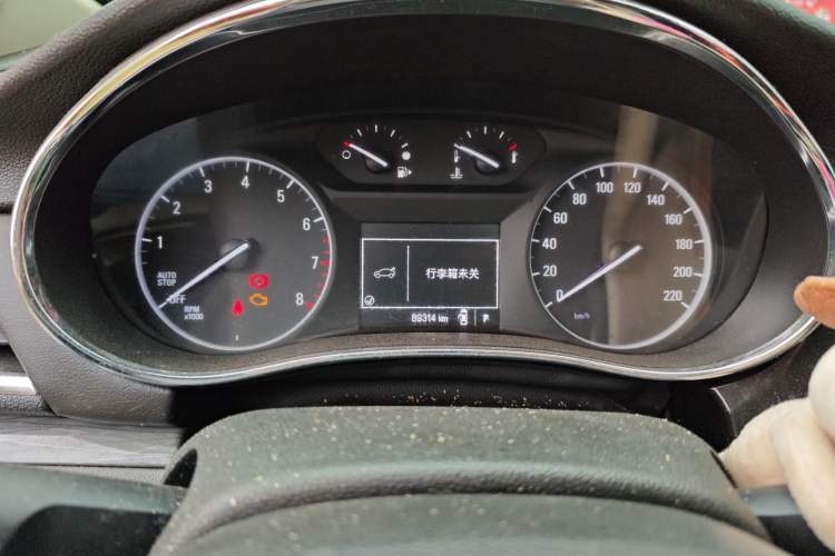 Used Buick Encore 2017 18T Automatic Two-Wheel Drive Urban Leading Model Odometer Close Up