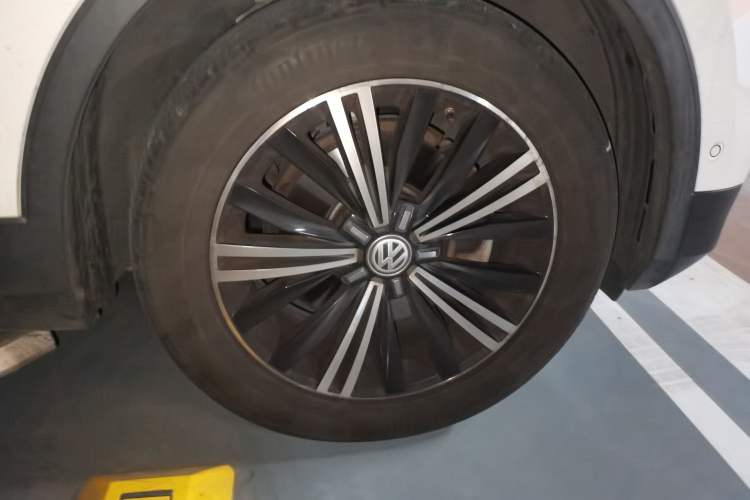 Used Volkswagen Tiguan L 2018 330TSI Automatic Two-Wheel Drive Flagship Edition Right Front Wheel Hub