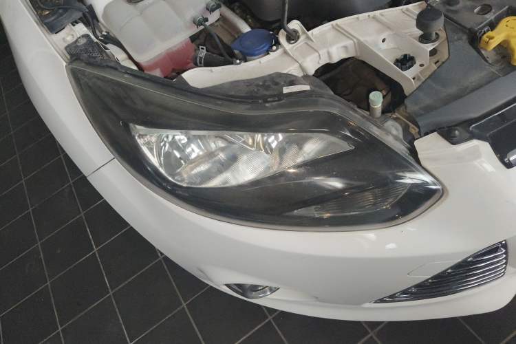 Used Ford Focus 2012 Hatchback 2.0L Automatic Luxury Sport Model Right Front Headlight