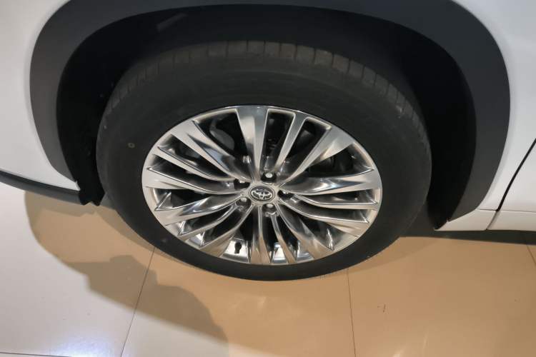 Used Toyota Highlander 2024 2.5L Smart Electric Hybrid Dual-Motor Two-Wheel-Drive Prestige Version 7 Seats