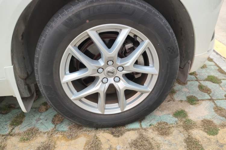 Used Volvo XC60 2021 T5 4x4 Smart Luxury Edition Right Front Wheel Hub