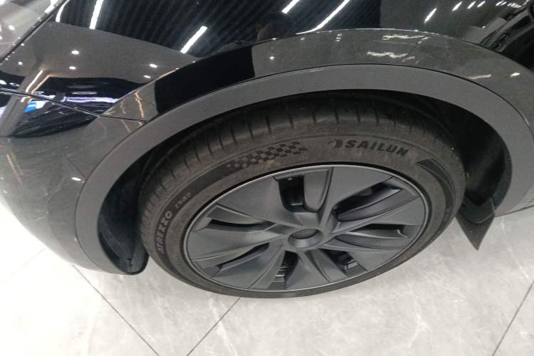 Used Tesla Model Y 2024 Rear-Wheel-Drive Version Left Front Wheel Hub