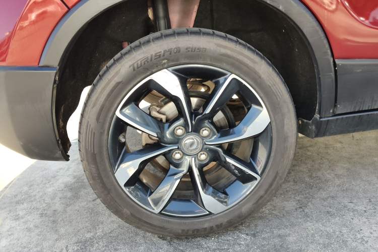 Used Dongfeng Aeolus AX4 2017 1.6L DCT Trendy Style
