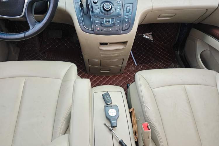 Used Buick GL8 2018 28T Luxury Model China VI Standard Gear Lever