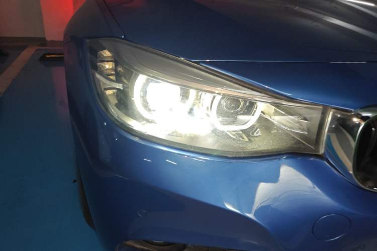 Used BMW 3 Series GT 2018 320i M Sport Edition Right Front Headlight